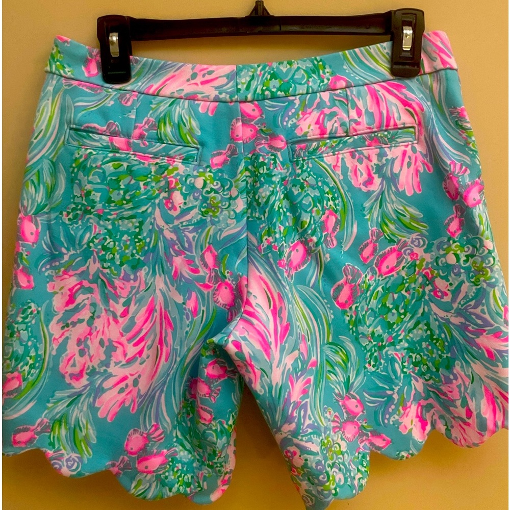 Lilly Pulitzer  Size 4.  7” Shorts Scalloped